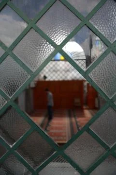 Man praying in the mosque Stock-Fotos