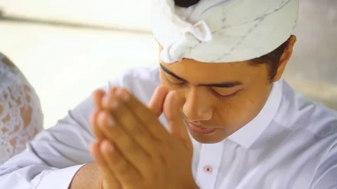 Man praying with putting hands to forehead head. Balinese hindu man in Bali. Stock Footage 128320806