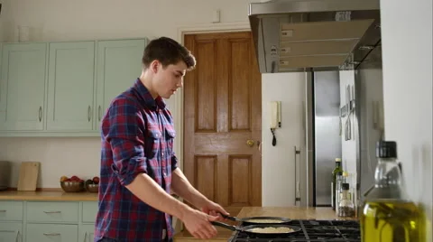 Man prepairing a healthy lunch while at home. Stock Footage 63009012