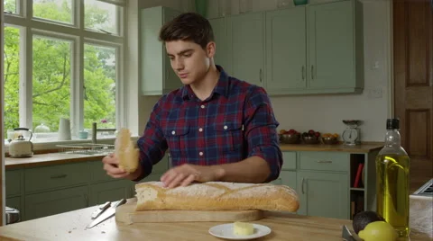 Man prepairing a healthy lunch while at home. Video stock 63020821