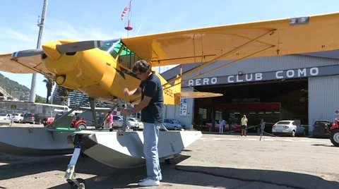 Man preparing airplane Stock Footage 32324630