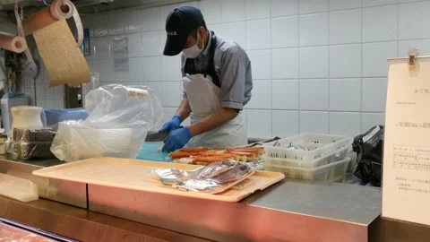 Man preparing crab Stock Footage 160672850