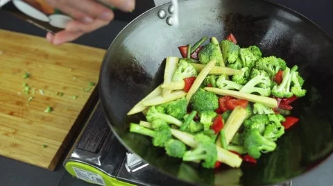 Man preparing curry vegetables with cocount milk on the wok pan 스톡 동영상 59847536
