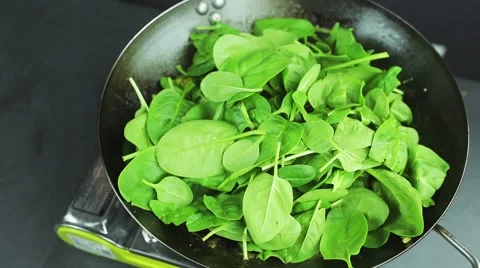 Man preparing curry vegetables on the wok pan 스톡 동영상 59847657