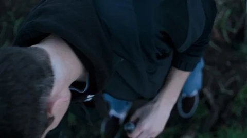 Man preparing a drink Vídeos de archivo 94883766