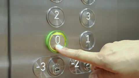 Man pressing a zero button in an elevator Vidéo 286233393