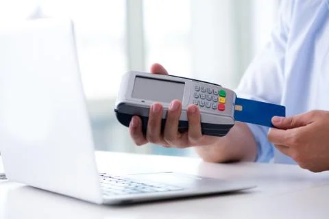 Man processing credit card transaction with POS terminal 스톡 사진