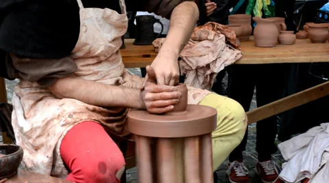 Man produces mug Stock Footage 36228557