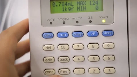 A man programes a pump used for Physicochemical  analysis of organic compounds i Vídeos de archivo 254600523