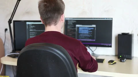 Man programmer working on a program code Vidéo 63421204