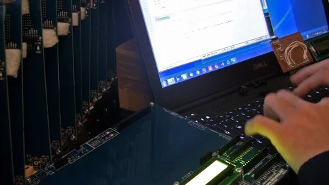 Man programming Arduino Video stock 102553603