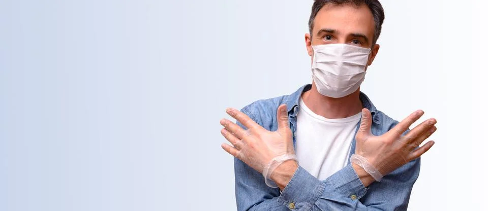 Man provided with personal protection elements with gradient background Foto stock