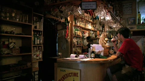 A man at the pub 2 Vídeo Stock 608195