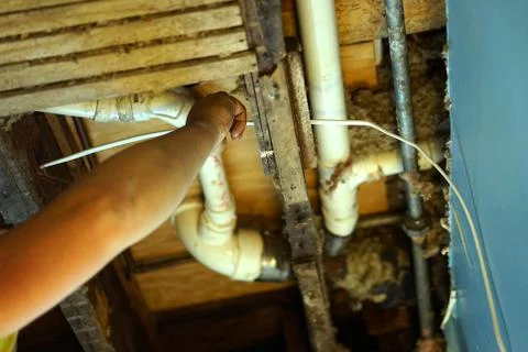 A man pulling electrical cable into the ceiling. Foto stock