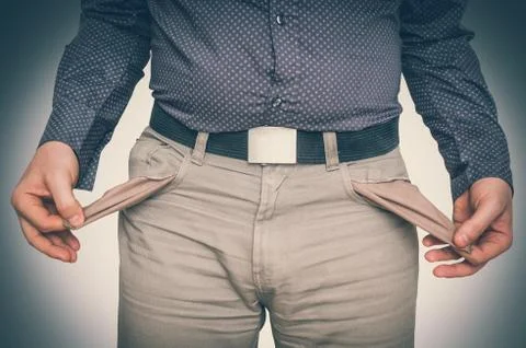 Man pulling out empty pockets - poor people concept Foto stock
