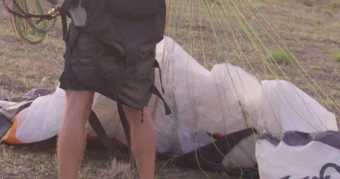 Man pulling paragliding ropes and wing Stock-Footage 162463031