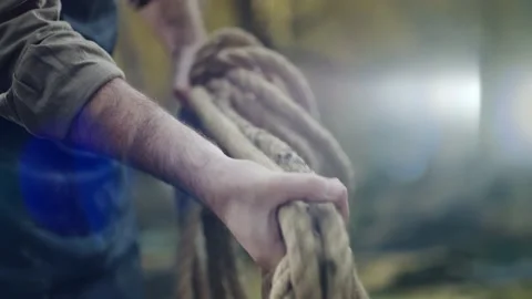 A man is pulling the rope Video stock 199036356