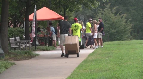 Man pulling a two wheeler on sidewalk Vidéo 34923839