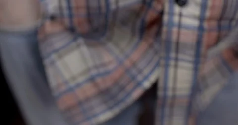The man pulls the bitcoins out of his pocket and count it Vídeos de archivo 85689466