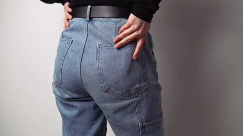 Man pulls out a utility knife from the back pocket Video stock 142778174