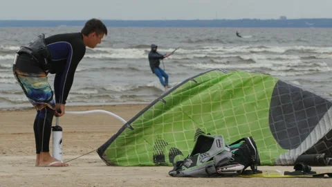 Man pumps air kite Stock Footage 116200829