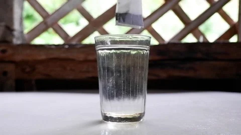 Man put a tea bag in a transparent faceted glass Video stock 122156077