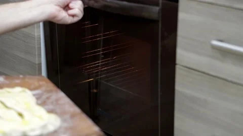 A man puts an apple pie in the oven, homemade cakes Vídeo Stock 208421822