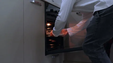 Man puts cake in oven Video stock 294884242