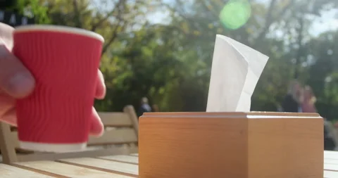 Man puts paper cup on table taking out clean napkin Vídeos de archivo 170155650