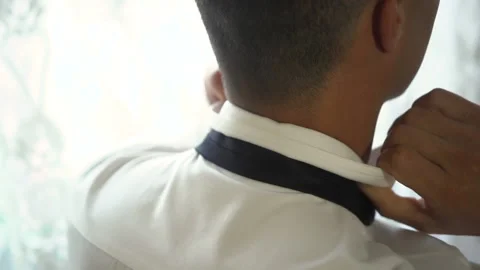 A man puts on a tie Stock Footage 168011079