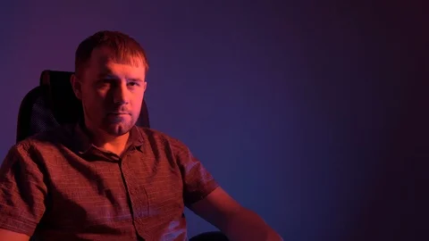 A man puts on virtual reality glasses. 4k video Stock Footage 115089214