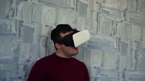 Man puts on vr glasses and watches virtual reality video Video stock 162675576
