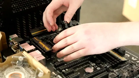 Man putting cpu into motherboard 库存影片 276318860