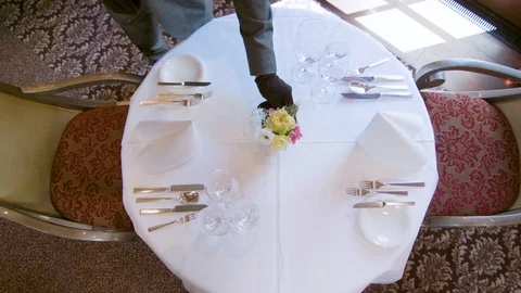 Man putting flowers on table Vídeos de archivo 104664106