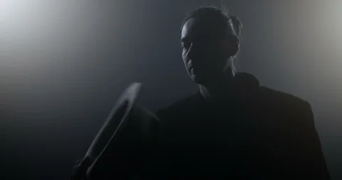 Man putting a hat on his head 動画素材 103662476