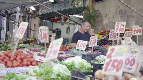 A man is putting in order some fuits in a traditional greengrocer in Naples Video stock 83545253