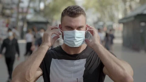 Man putting a protective face mask on Video stock 140104987