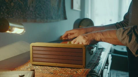 Man Putting Record On Record Player 스톡 동영상 132718173