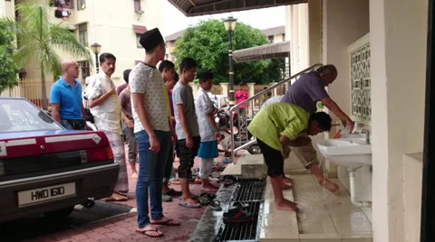 Man queuing and taking ablution for Islamic prayer Stock Footage 39200826