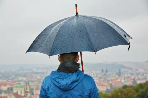 Man in rain Foto stock