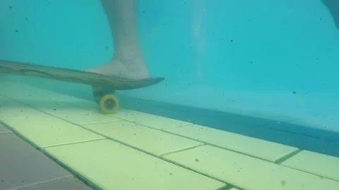 Man raises a skateboard from the bottom of the pool 스톡 동영상 102417675
