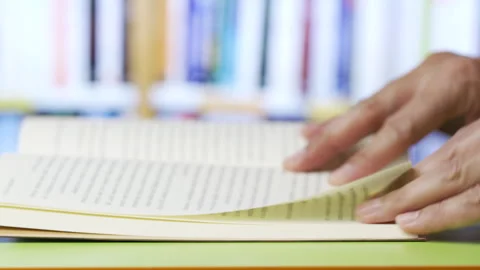 Man reading a book Vidéo 301699995