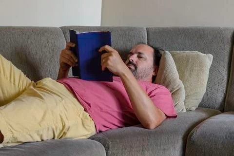 Man reading book Foto stock