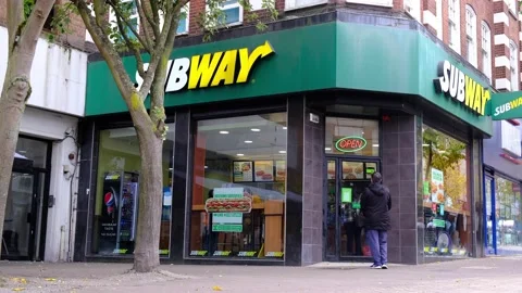 Man Reading The Menu Outside A Subway Fast Food Store Stockbeeldmateriaal 163236747