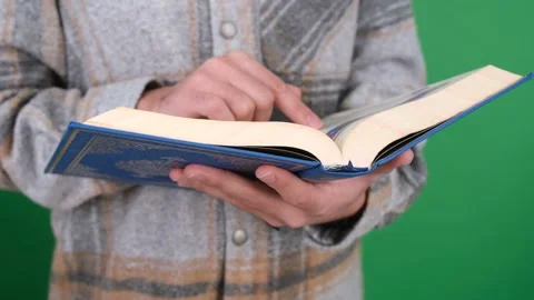 Man reading Quran Ramadan Video stock 235919686