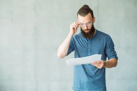 Man reading script papers focused screen writer Foto stock