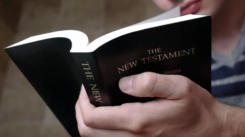 Man Reads New Testament Vidéo 34459970