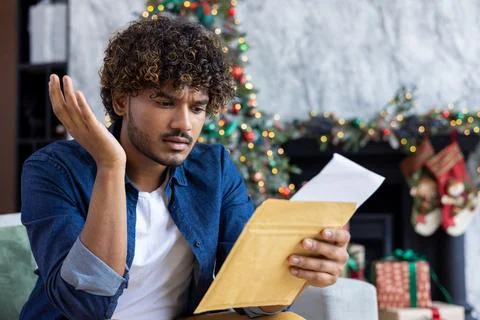 Man received postal envelope letter with bad news, upset disappointed hispanic 스톡 사진