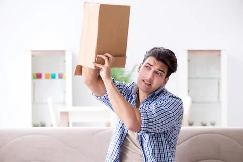 Man receiving empty parcel with stolen goods 库存照片