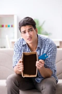 Man receiving empty parcel with stolen goods Stockfoto's